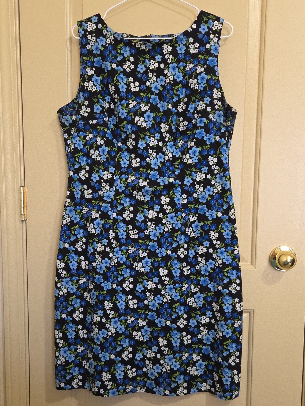 CDC Vintage 1990's Blue and White Floral Sleeveless Sheath Dress